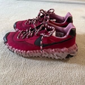 Nike men’s burgundy sneaker